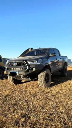 TOYOTA HILUX 2.8 D-4D TURBO DIESEL CD SRX 4X4 AUTOMÁTICO